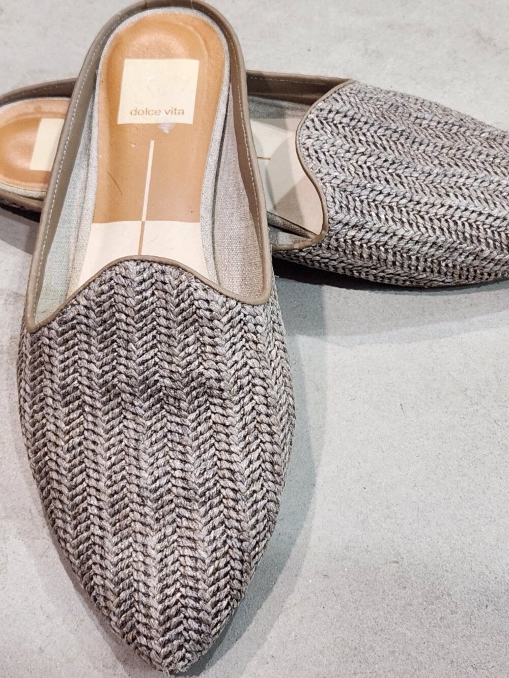 Dolce Vita | Gray Tan Woven Raffia Mules Flats Slip On